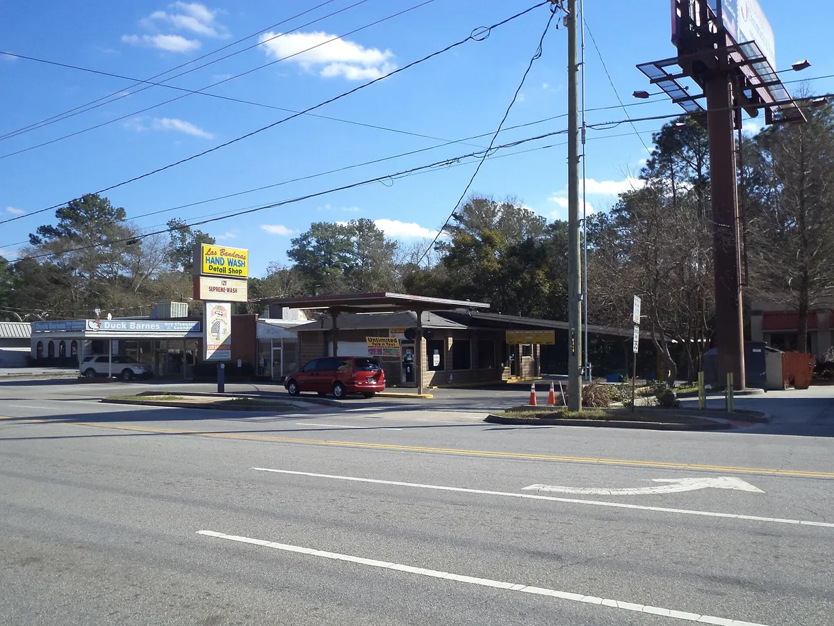 White Horse Car Wash, image 2